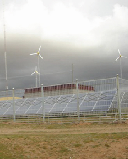 Sistema ibrido eolico-solare nello Xinjiang senza elettricità