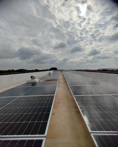 Sistema di microrete di accumulo di energia solare diesel da 60 kW/230 kWh in Congo